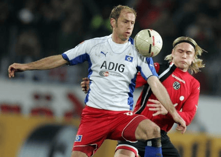 他不仅送上 他不仅送上