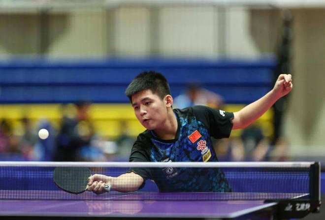 参与足球运 参与足球运