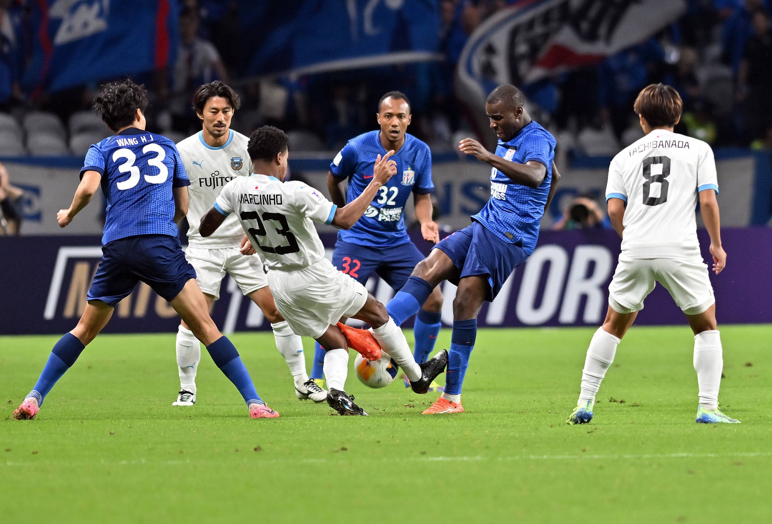 现出惊人的 现出惊人的