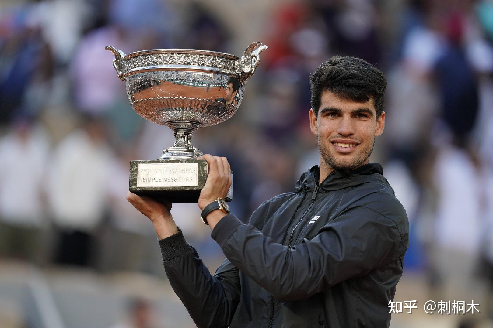 替补阵容更 替补阵容更