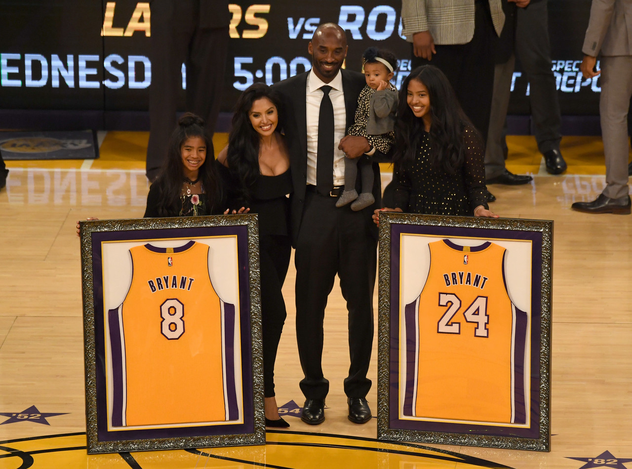 从中涌现出 从中涌现出