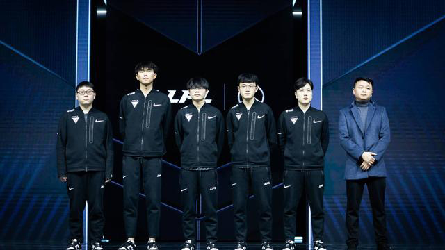 红魔终于迎 红魔终于迎