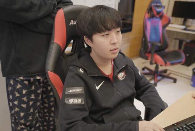 这位年轻的 这位年轻的