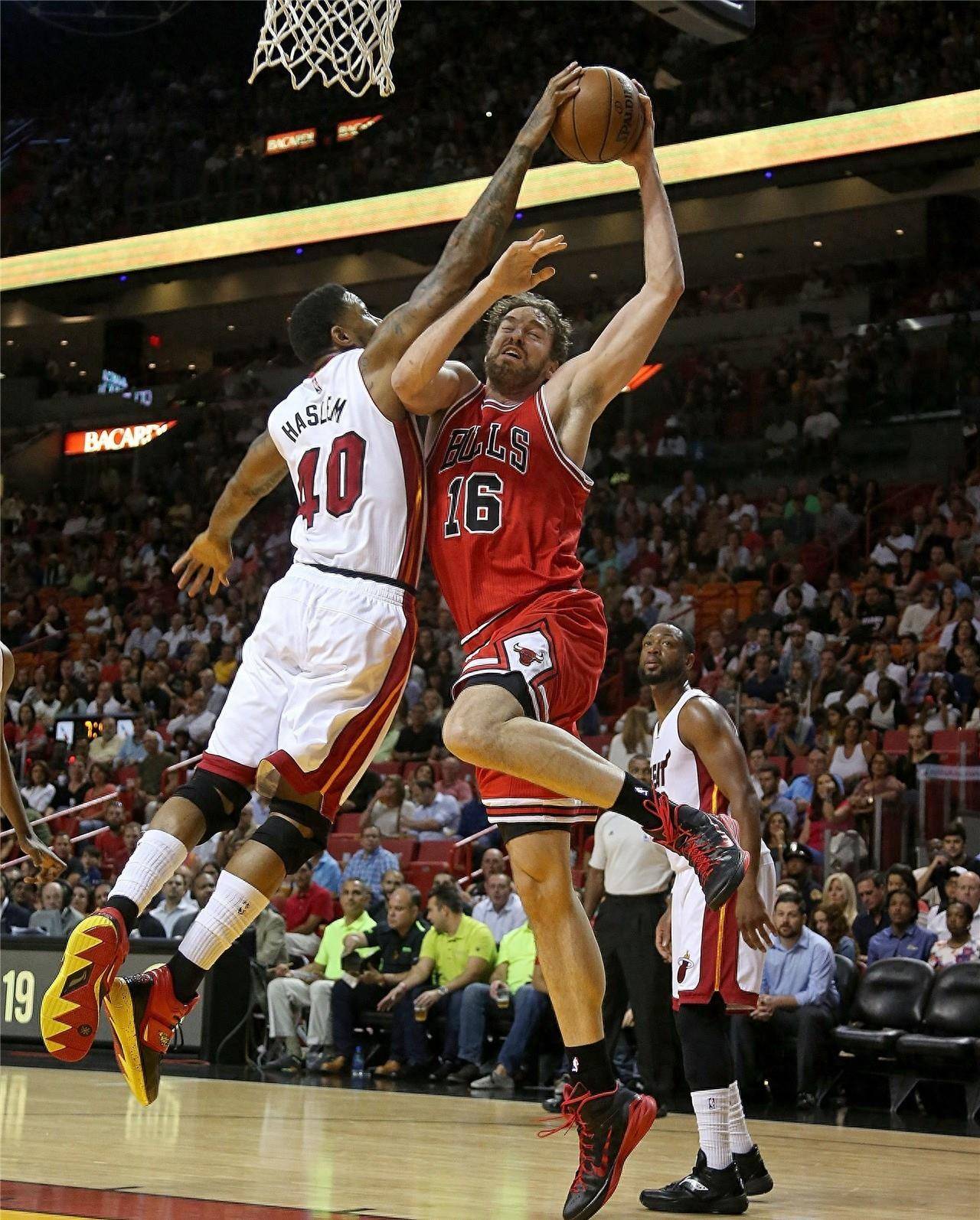 持球队员需 持球队员需