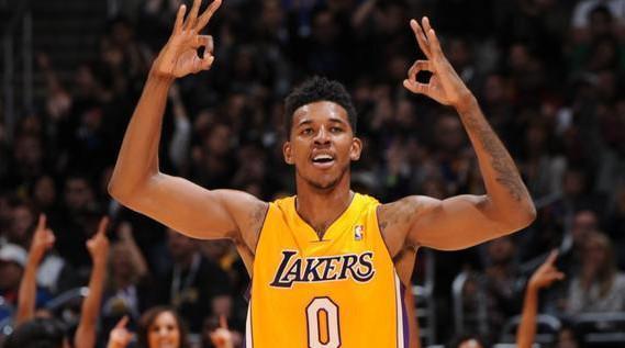 他在接球时 他在接球时